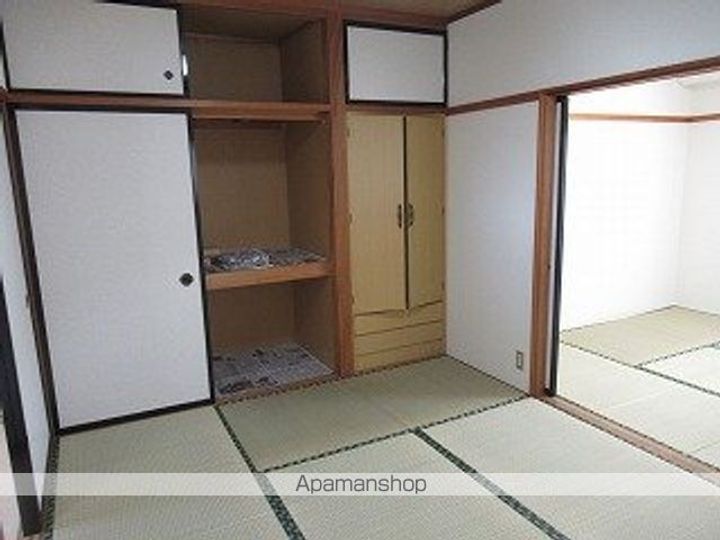 グリーンハウス戸澤202の居間