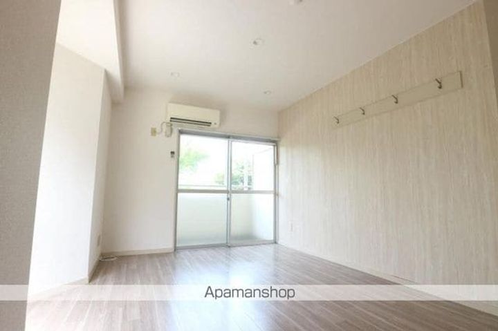 メゾン桑原207の居間