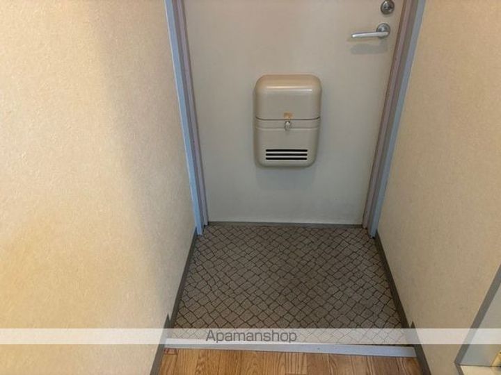 リバーハイツ豊岡の玄関