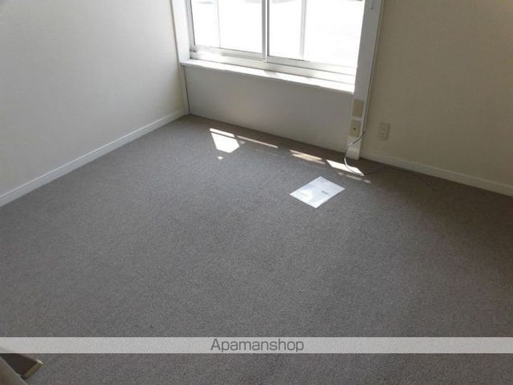 ソレーユ102の居間