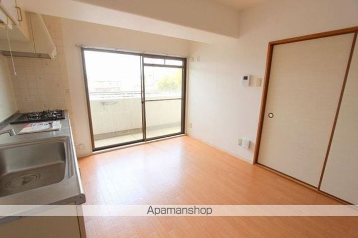 香川県高松市香西本町の賃貸マンションの内装