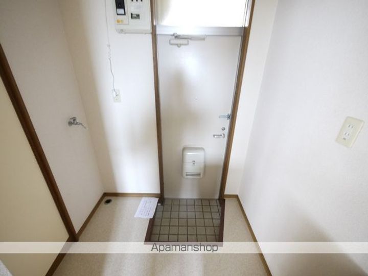 コーポ紙ふうせんの玄関