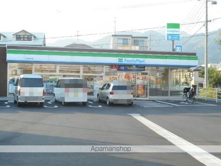 ファミール・Wの周辺