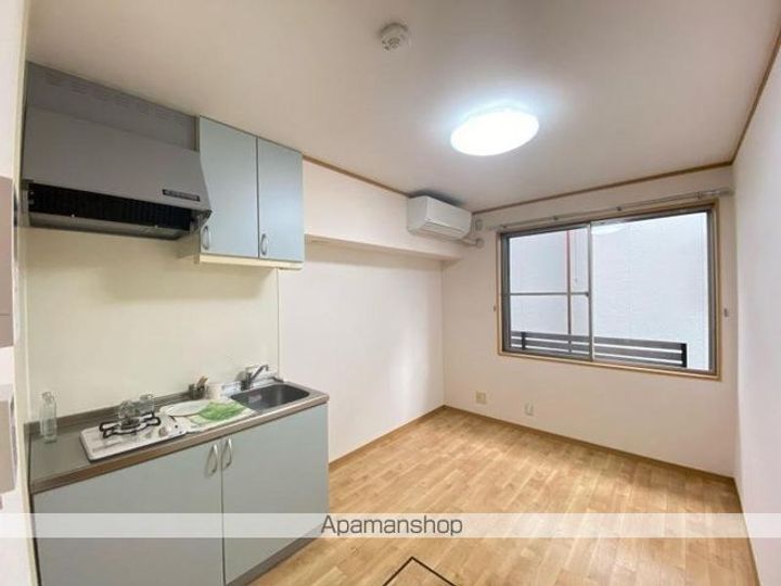 グレースタウンⅡ A棟A105の居間