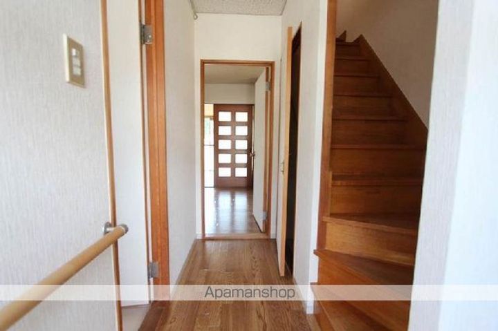 サンビバハイツB棟10の玄関