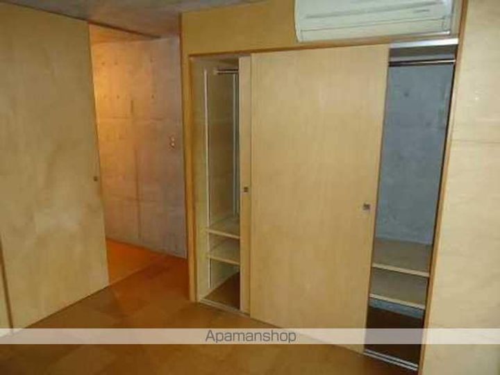 東京都新宿区矢来町の賃貸マンションの居間