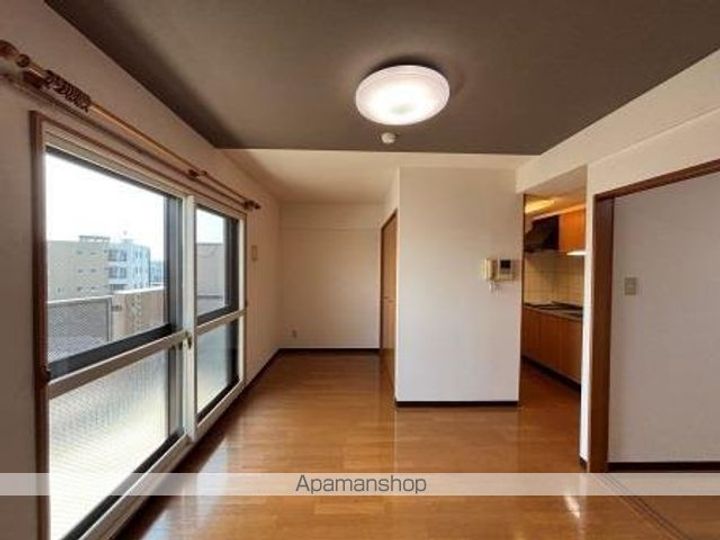 レジュイール東中通の内装