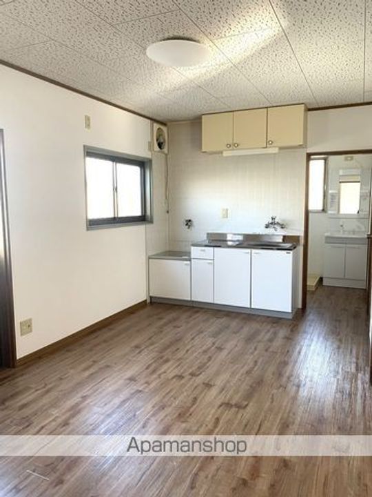 サンハイム西棟1F01号の居間