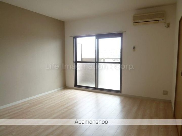 滋賀県近江八幡市鷹飼町北4丁目の賃貸マンションの居間