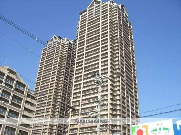 アルザタワーズ ブルータワーの外観