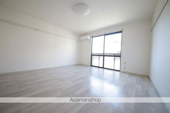 シャルマン日野102の居間