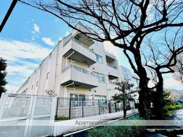 東京都渋谷区西原1丁目の賃貸マンションの外観