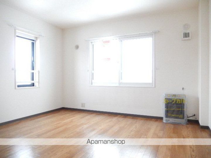 ラフレシール中道201の居間