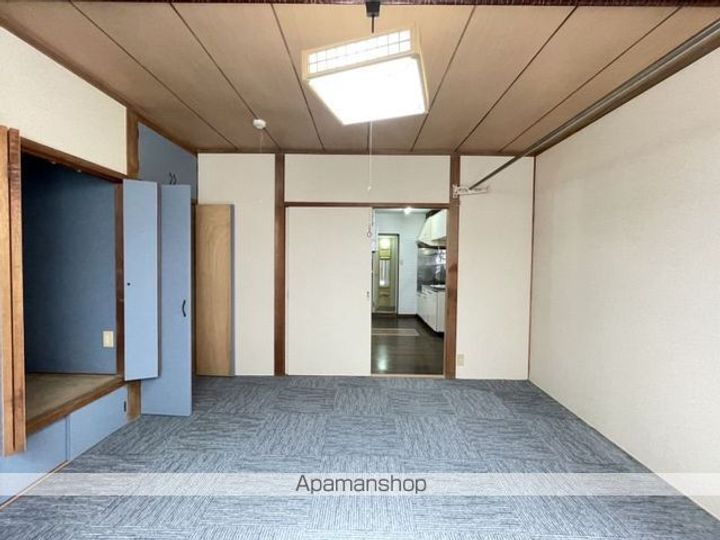 日乃出町10番1棟3戸(ヒノデチョウジュウバンヒトムネサンコ)1-2の内装