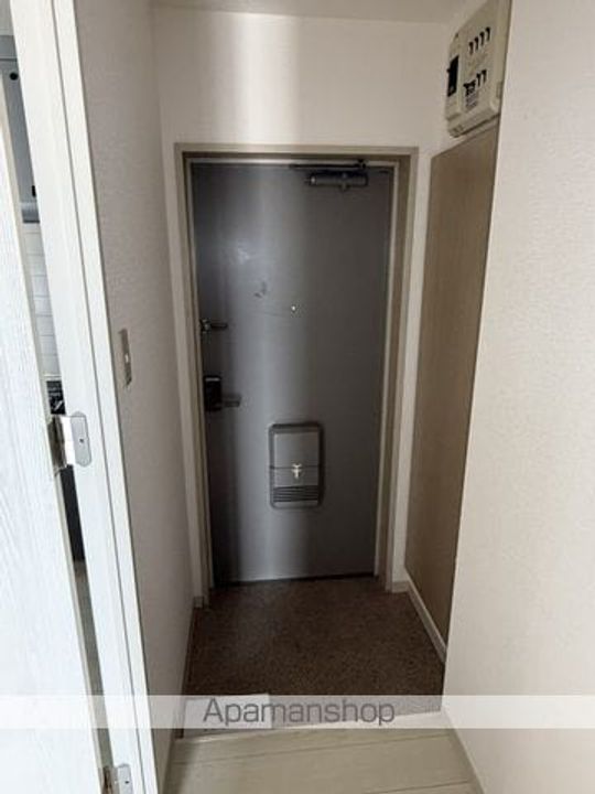 ロイヤルヒルズ成田町の玄関