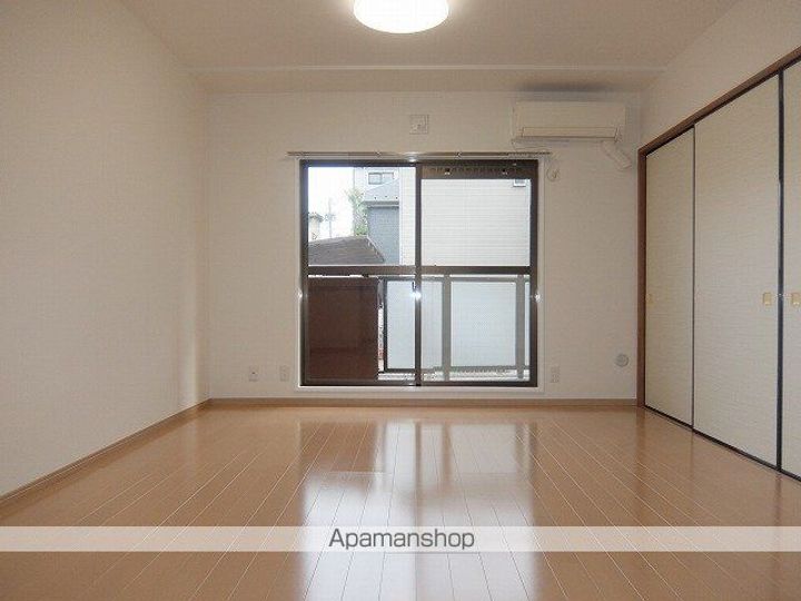 アーク河辺の内装