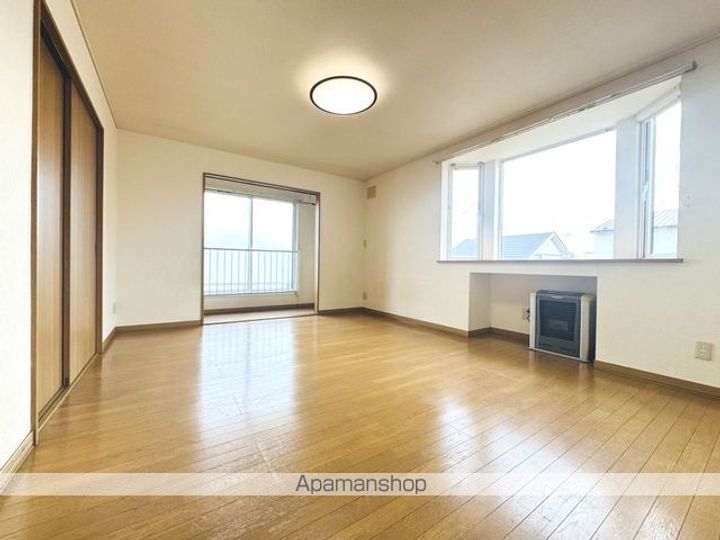 プレスト壱番館202の居間