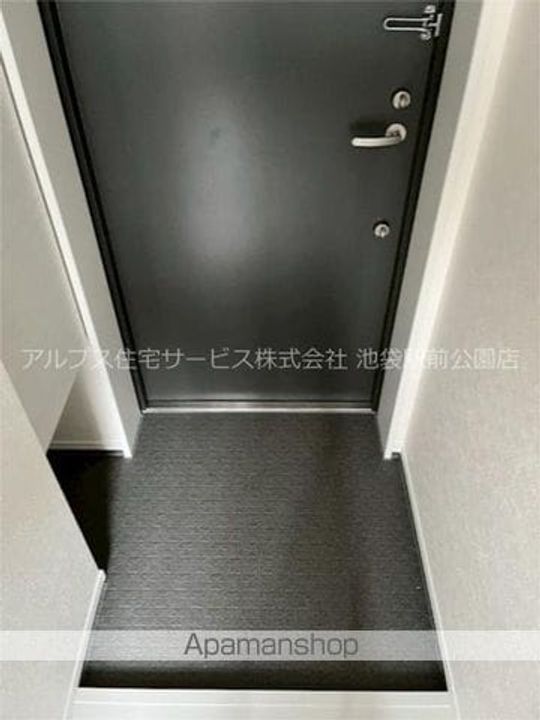 早稲田鶴巻町IMAハウスの玄関