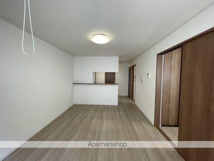 サンライズ牛久南102の居間