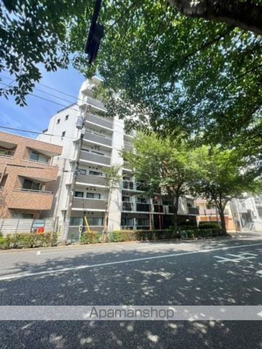東京都中野区松が丘2丁目の賃貸マンションの外観
