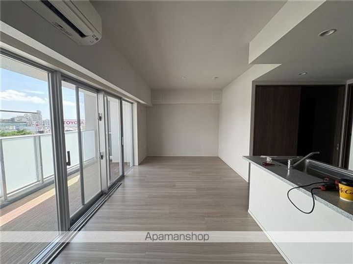 ライオンズ浦添城間グランテラス503の居間