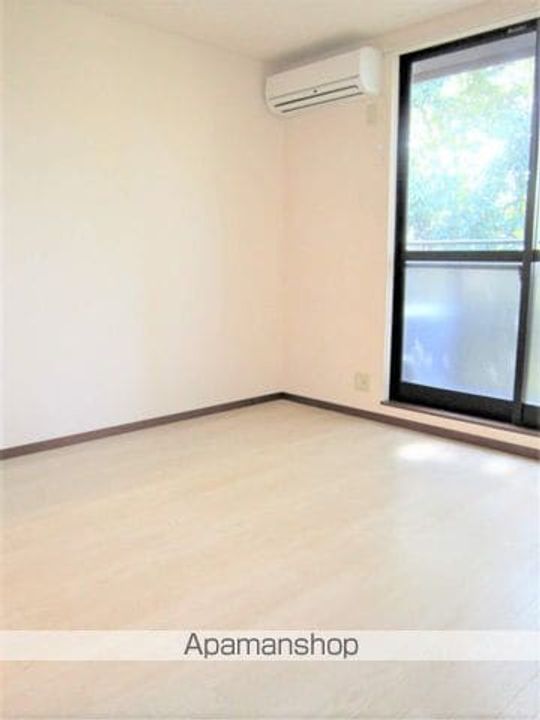 桜ヶ丘アパートメント103の居間