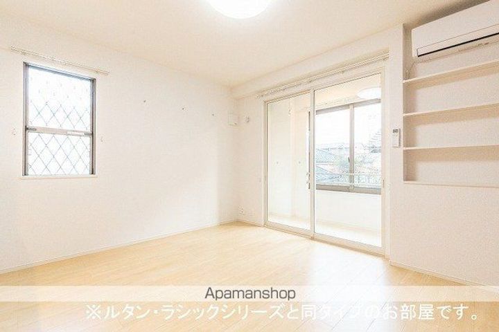 福島県福島市北中央1丁目の賃貸アパートの居間