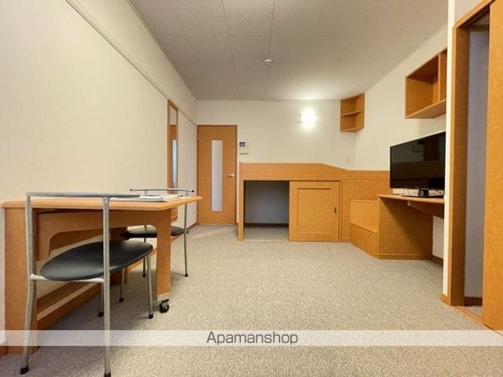 レオパレスアトリオ富岡204の居間