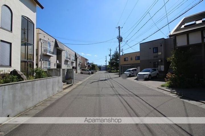 グレースの周辺