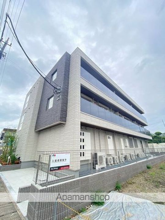 埼玉県三郷市早稲田1丁目の賃貸マンションの外観