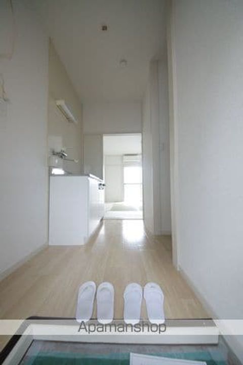 メゾンド松原203の玄関