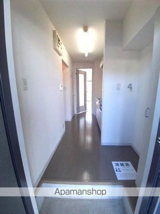 河辺サテライト103の玄関