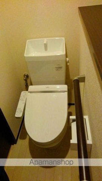 クレイノイヤサカの居間