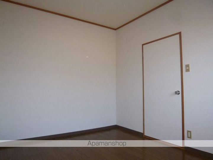 ロイヤルハイツ甲西203の内装