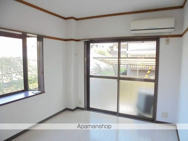 サンライフ福井の居間