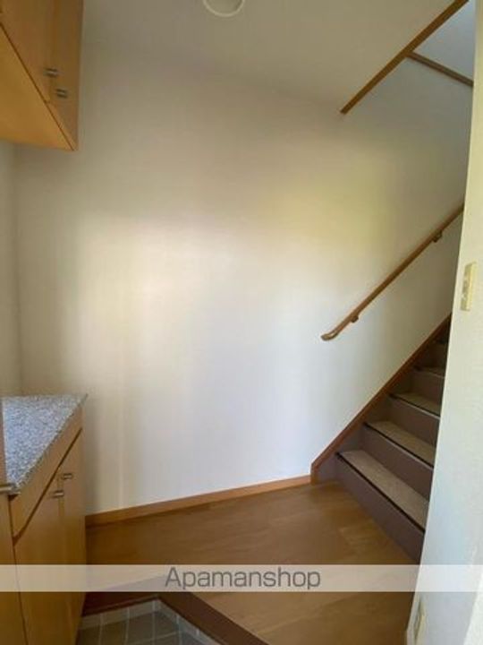 香川県高松市十川東町の賃貸アパートの玄関