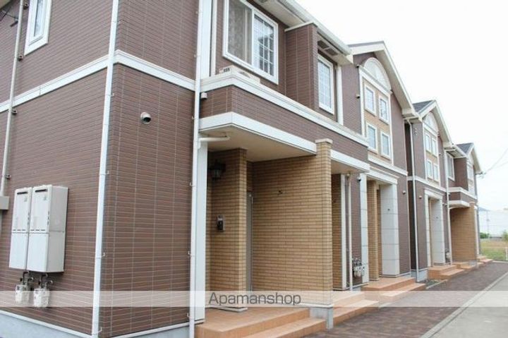 香川県高松市郷東町の賃貸アパートの外観