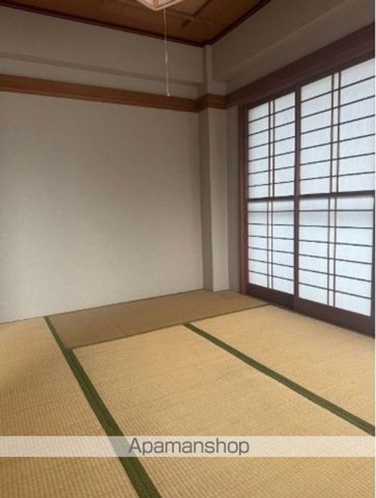 稲葉ビルの居間