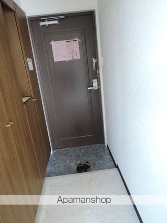 ラビッツコート宮本町302の玄関