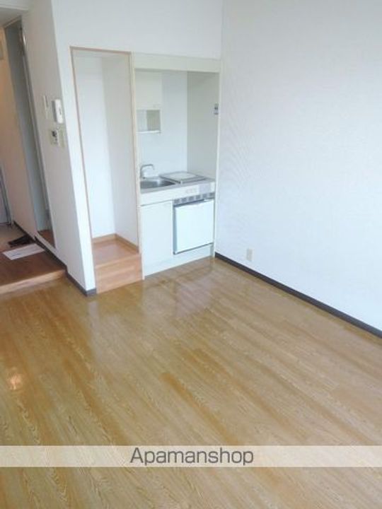 グランピア小松里302の居間