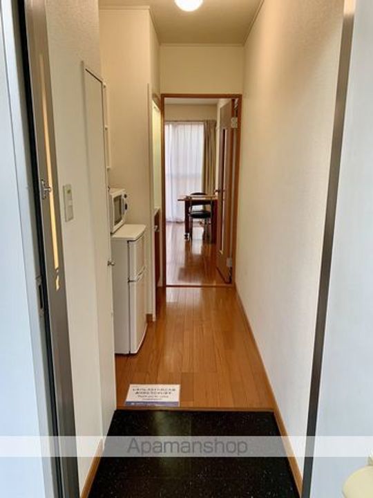 レオパレスアウルの玄関