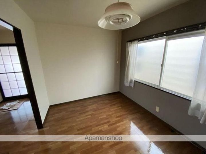 香川県高松市宮脇町1丁目の賃貸アパートの居間