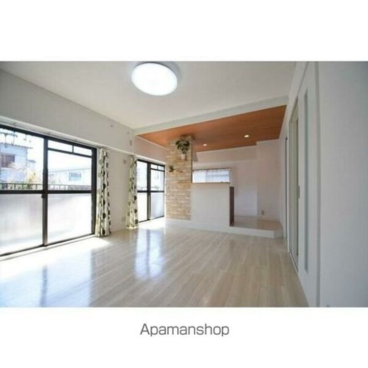 愛知県名古屋市中川区高畑5丁目の賃貸マンションの居間