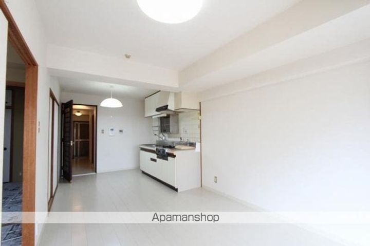 香川県高松市丸の内の賃貸マンションの居間