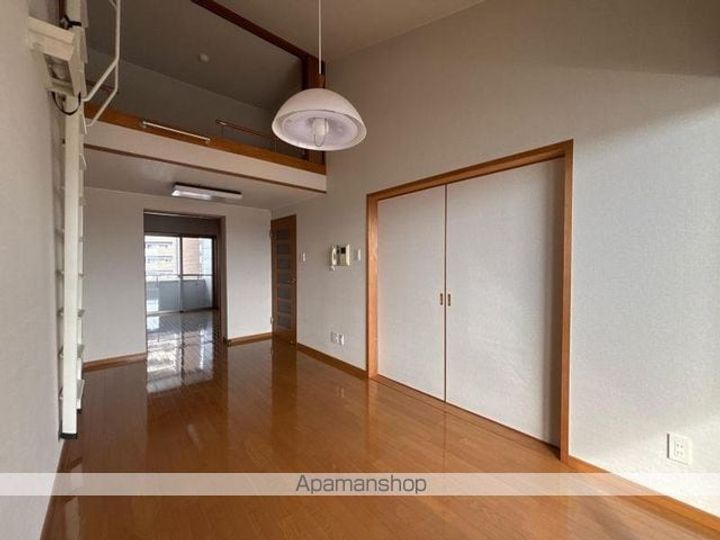 香川県高松市多肥下町の賃貸マンション301の居間