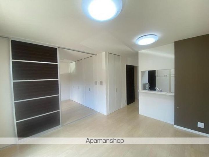 香川県高松市木太町の賃貸アパートの居間