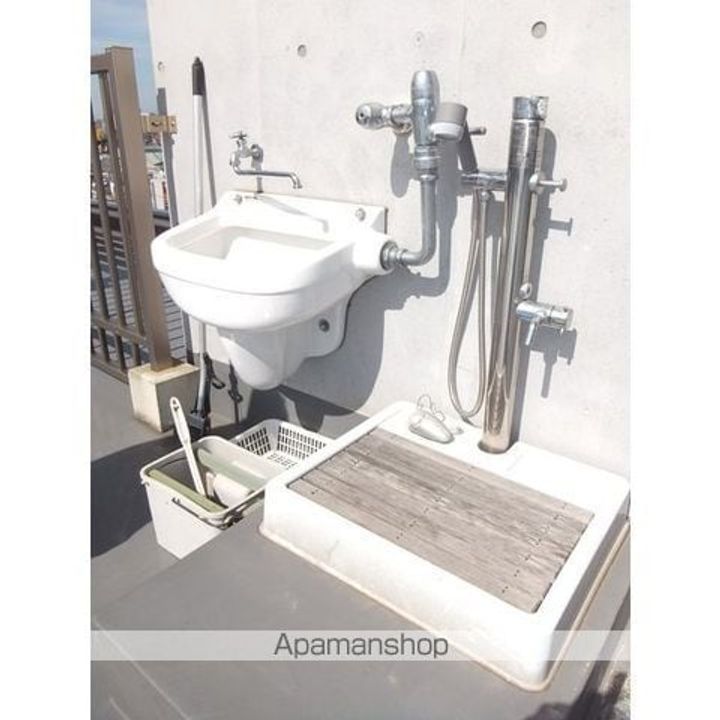 シャンブル英美404号室の周辺