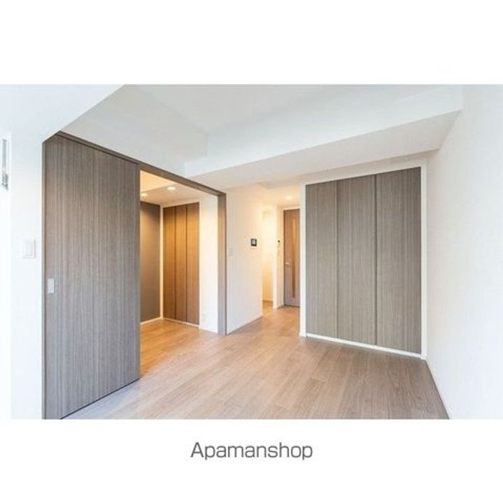 東京都渋谷区代々木2丁目の賃貸マンションの居間