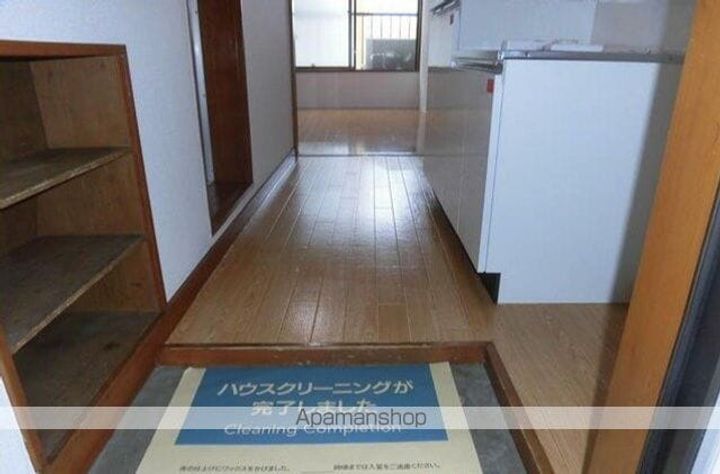 東京都中野区本町6丁目の賃貸アパートの玄関