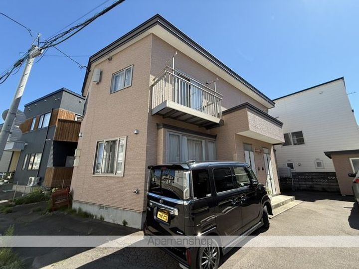 富岡町2丁目26番1棟2戸右の外観